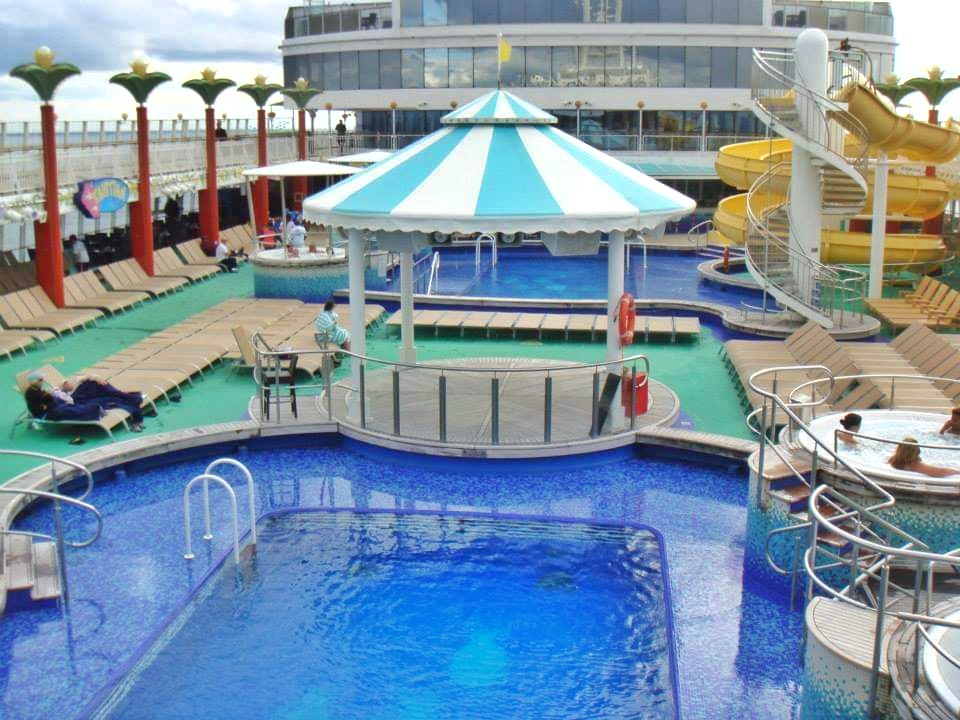 Norwegian Gem cruise Lido Deck Pool