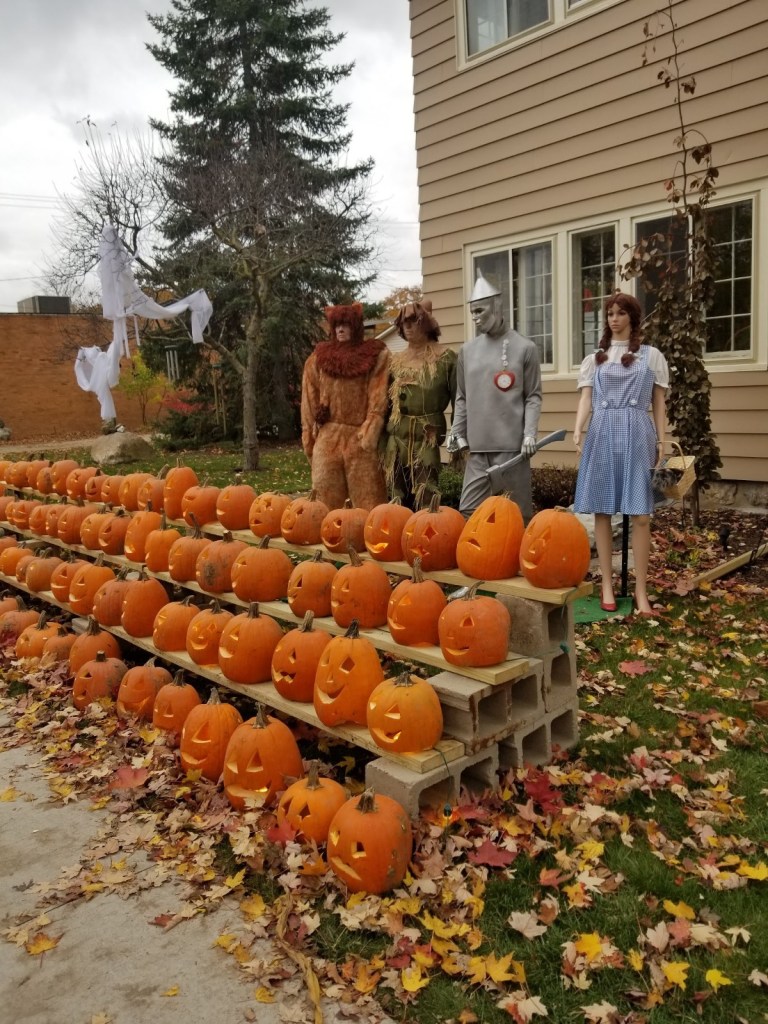 shepherd michigan pumpkin display with wizard of oz theme